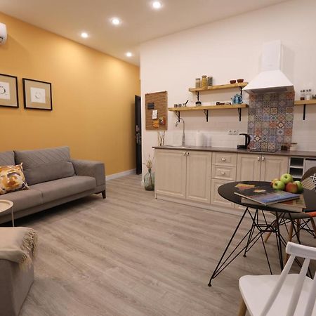 Hotelise I Blue-Poppy Apartment Erywań Zewnętrze zdjęcie