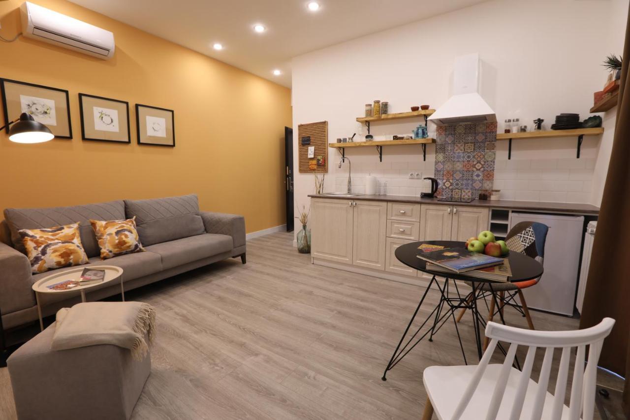 Hotelise I Blue-Poppy Apartment Erywań Zewnętrze zdjęcie