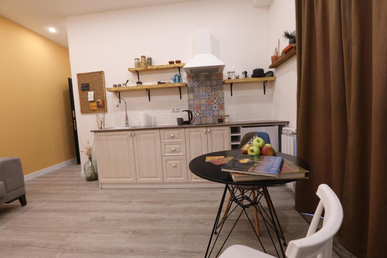 Hotelise I Blue-Poppy Apartment Erywań Zewnętrze zdjęcie