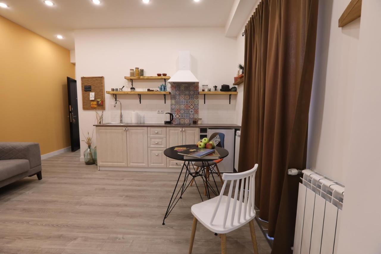 Hotelise I Blue-Poppy Apartment Erywań Zewnętrze zdjęcie