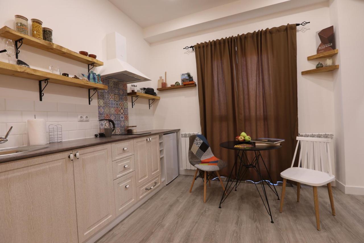 Hotelise I Blue-Poppy Apartment Erywań Zewnętrze zdjęcie
