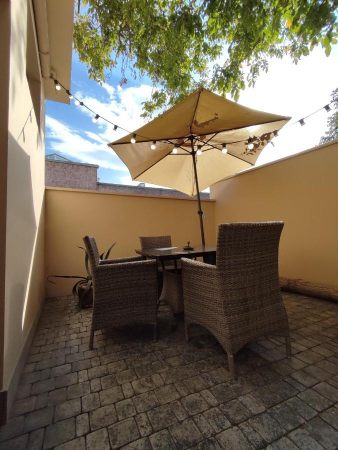 Hotelise I Blue-Poppy Apartment Erywań Zewnętrze zdjęcie