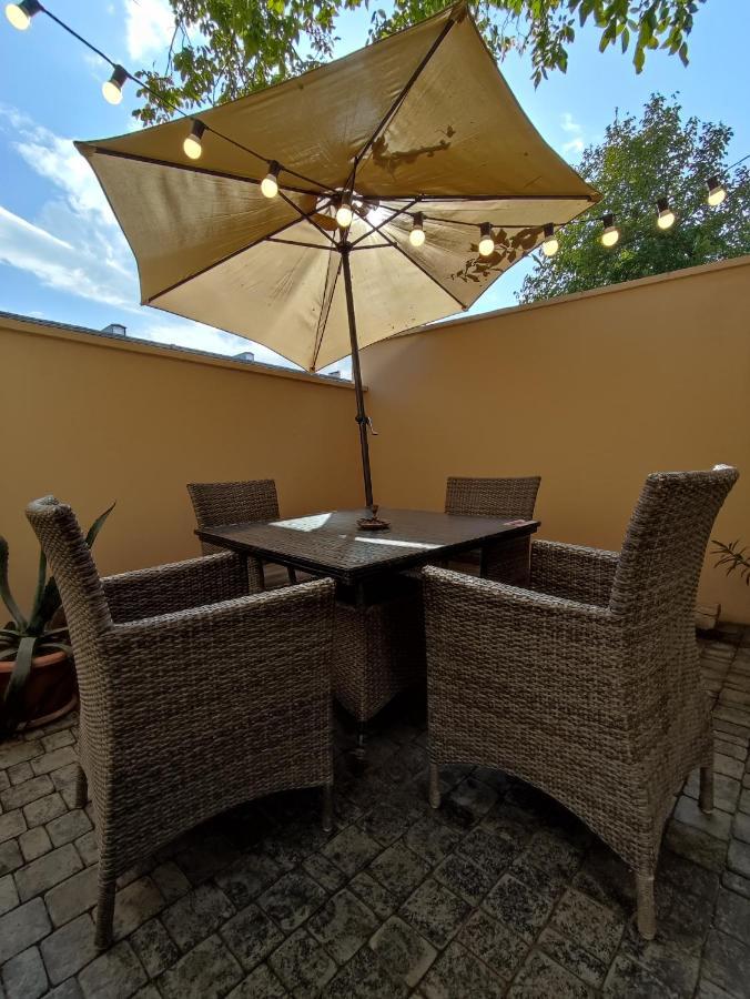Hotelise I Blue-Poppy Apartment Erywań Zewnętrze zdjęcie